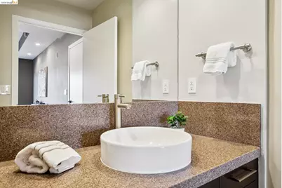 6465 San Pablo Ave #203, Oakland, CA 94608 - Photo 29
