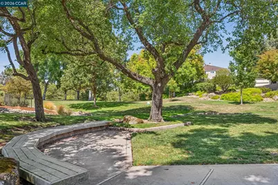 1652 Siskiyou Dr, Walnut Creek, CA 94598 - Photo 37