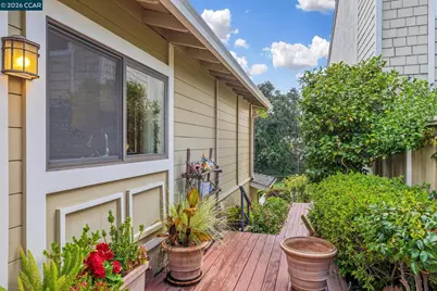 1652 Siskiyou Dr, Walnut Creek, CA 94598 - Photo 19