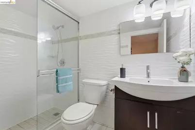 560 45th St, Oakland, CA 94609 - Photo 37