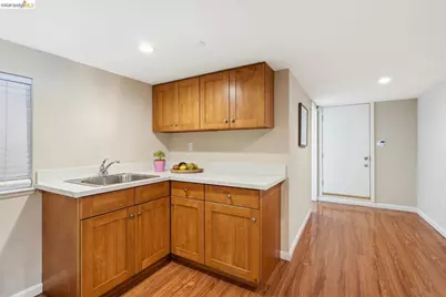 560 45th St, Oakland, CA 94609 - Photo 17