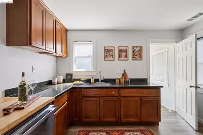 1161 61st St, Oakland, CA 94608 - Photo 23