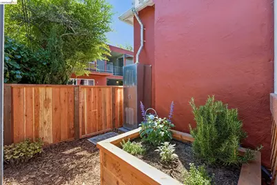 2218 Parker St, Berkeley, CA 94704 - Photo 27