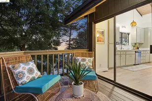 2534 Carisbrook Dr, Oakland, CA 94611 - Photo 51