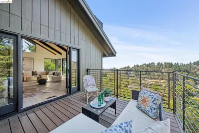 2534 Carisbrook Dr, Oakland, CA 94611 - Photo 29