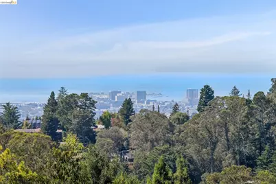 2534 Carisbrook Dr, Oakland, CA 94611 - Photo 11