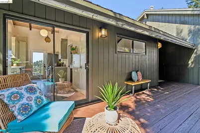 2534 Carisbrook Dr, Oakland, CA 94611 - Photo 17