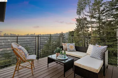 2534 Carisbrook Dr, Oakland, CA 94611 - Photo 57