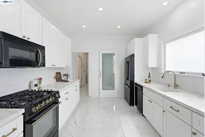 2404 Divisadero St, San Francisco, CA 94115 - Photo 15