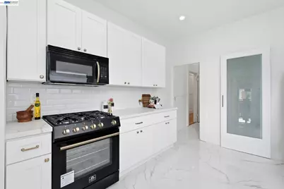 2404 Divisadero St, San Francisco, CA 94115 - Photo 19