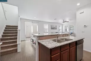 10848 Iris Bloom Dr, Stockton, CA 95209 - Photo 7