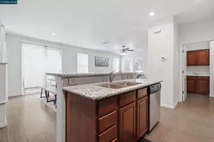 10848 Iris Bloom Dr, Stockton, CA 95209 - Photo 11