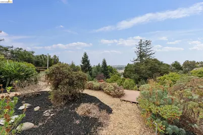 7201 Sunkist Dr, Oakland, CA 94605 - Photo 63