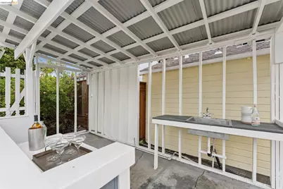 7201 Sunkist Dr, Oakland, CA 94605 - Photo 57