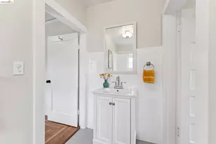 7201 Sunkist Dr, Oakland, CA 94605 - Photo 35