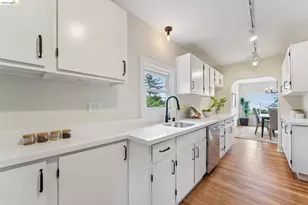 7201 Sunkist Dr, Oakland, CA 94605 - Photo 17