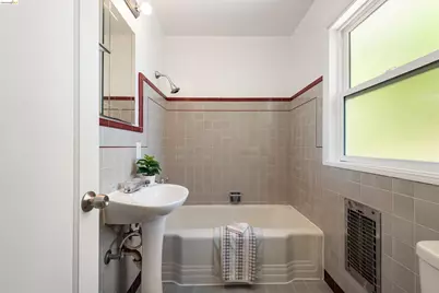 2907 55th Avenue, Oakland, CA 94605 - Photo 13