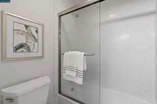 590 El Dorado Ave, Oakland, CA 94611 - Photo 15