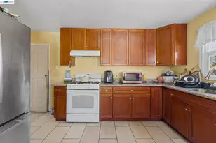 24024 Park St, Hayward, CA 94541 - Photo 7