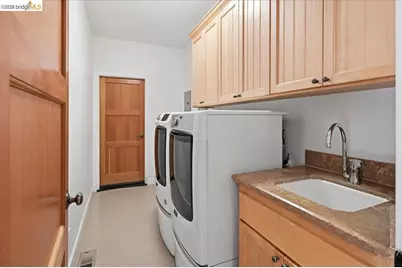 6733 Longwalk Dr, Oakland, CA 94611 - Photo 45