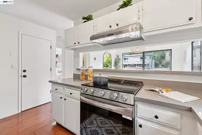 819 E 28th St, Oakland, CA 94610 - Photo 13
