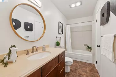 819 E 28th St, Oakland, CA 94610 - Photo 31