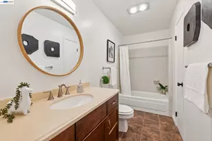 819 E 28th St, Oakland, CA 94610 - Photo 31