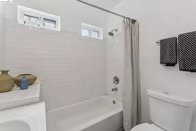 2960 106th Ave, Oakland, CA 94605 - Photo 43