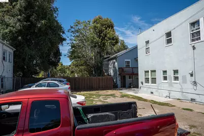 5719 Shattuck Ave, Oakland, CA 94609 - Photo 11