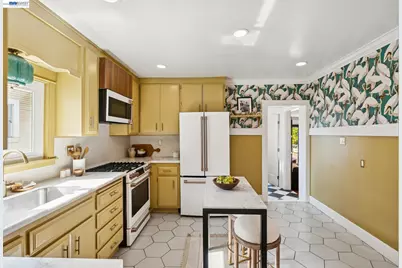5335 El Camile Ave, Oakland, CA 94619 - Photo 9
