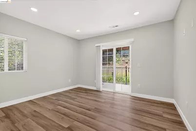 6105 Oakdale Ave, Oakland, CA 94605 - Photo 7