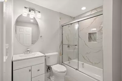 6105 Oakdale Ave, Oakland, CA 94605 - Photo 21