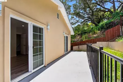 6105 Oakdale Ave, Oakland, CA 94605 - Photo 33
