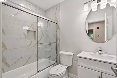 6105 Oakdale Ave, Oakland, CA 94605 - Photo 9