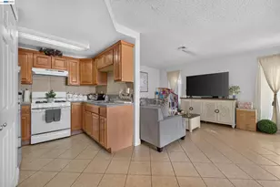 237 Del Loma Ct, Fairfield, CA 94533 - Photo 9