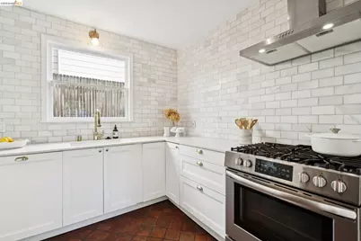 6200 Aspinwall Rd, Oakland, CA 94611 - Photo 13