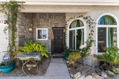 11707 Garrick Ave, Lakeview Terrace (los Angeles), CA 91342 - Photo 3