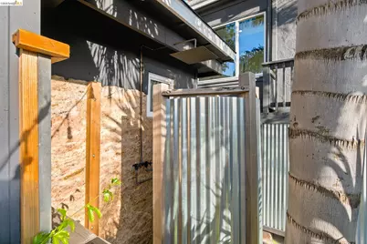 1324 Fitzgerald St, Oakland, CA 94608 - Photo 57