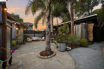 1324 Fitzgerald St, Oakland, CA 94608 - Photo 3