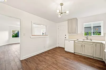 1324 Fitzgerald St, Oakland, CA 94608 - Photo 39