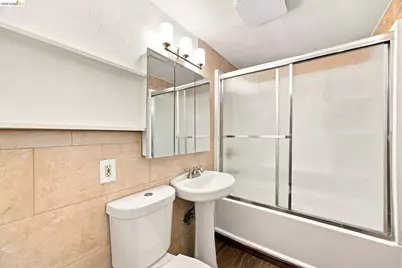 1324 Fitzgerald St, Oakland, CA 94608 - Photo 35