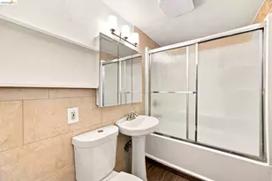 1324 Fitzgerald St, Oakland, CA 94608 - Photo 35