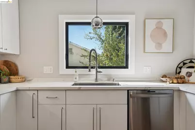 18977 Patton Dr, Castro Valley, CA 94546 - Photo 23