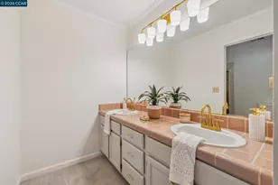 6480 Oakwood Dr, Oakland, CA 94611 - Photo 21