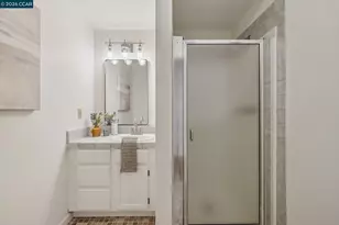 6480 Oakwood Dr, Oakland, CA 94611 - Photo 27