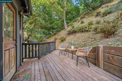 6480 Oakwood Dr, Oakland, CA 94611 - Photo 33