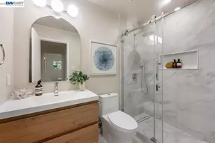6625 Thornhill Dr, Oakland, CA 94611 - Photo 19