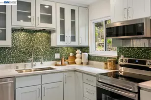 6625 Thornhill Dr, Oakland, CA 94611 - Photo 11