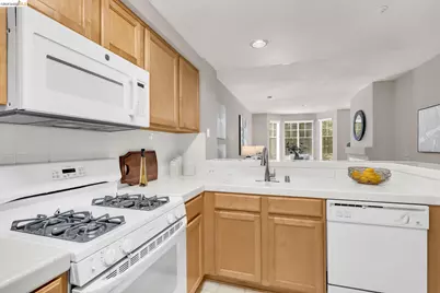 320 Caldecott #217, Oakland, CA 94618 - Photo 5