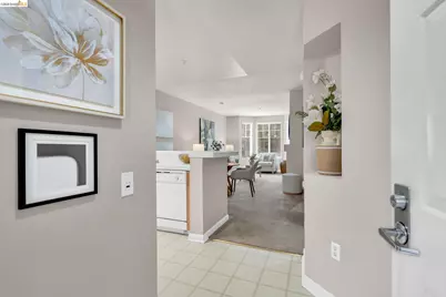 320 Caldecott #217, Oakland, CA 94618 - Photo 3